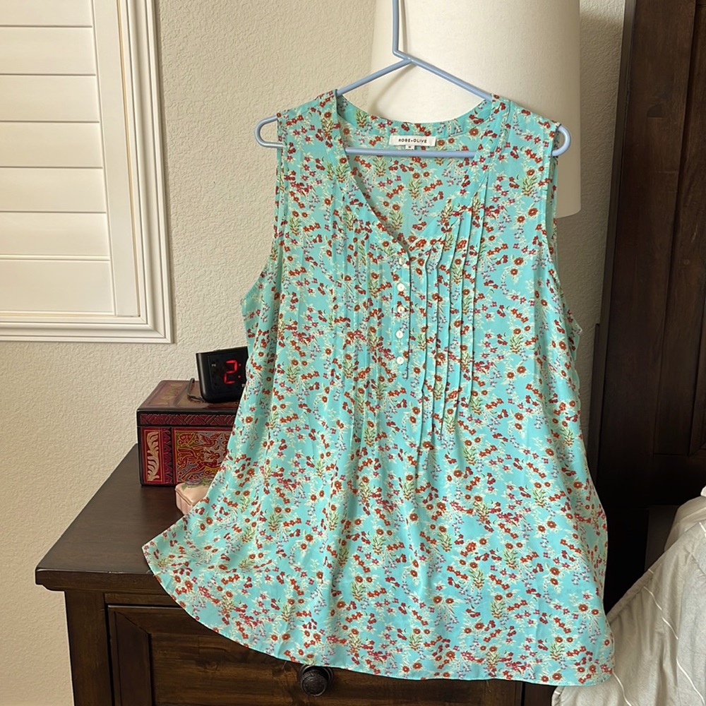 Ladies polyester sleeveless top